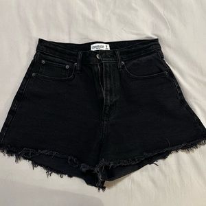 Abercrombie Curve Love 90s Relaxed Cutoff Short High Rise
